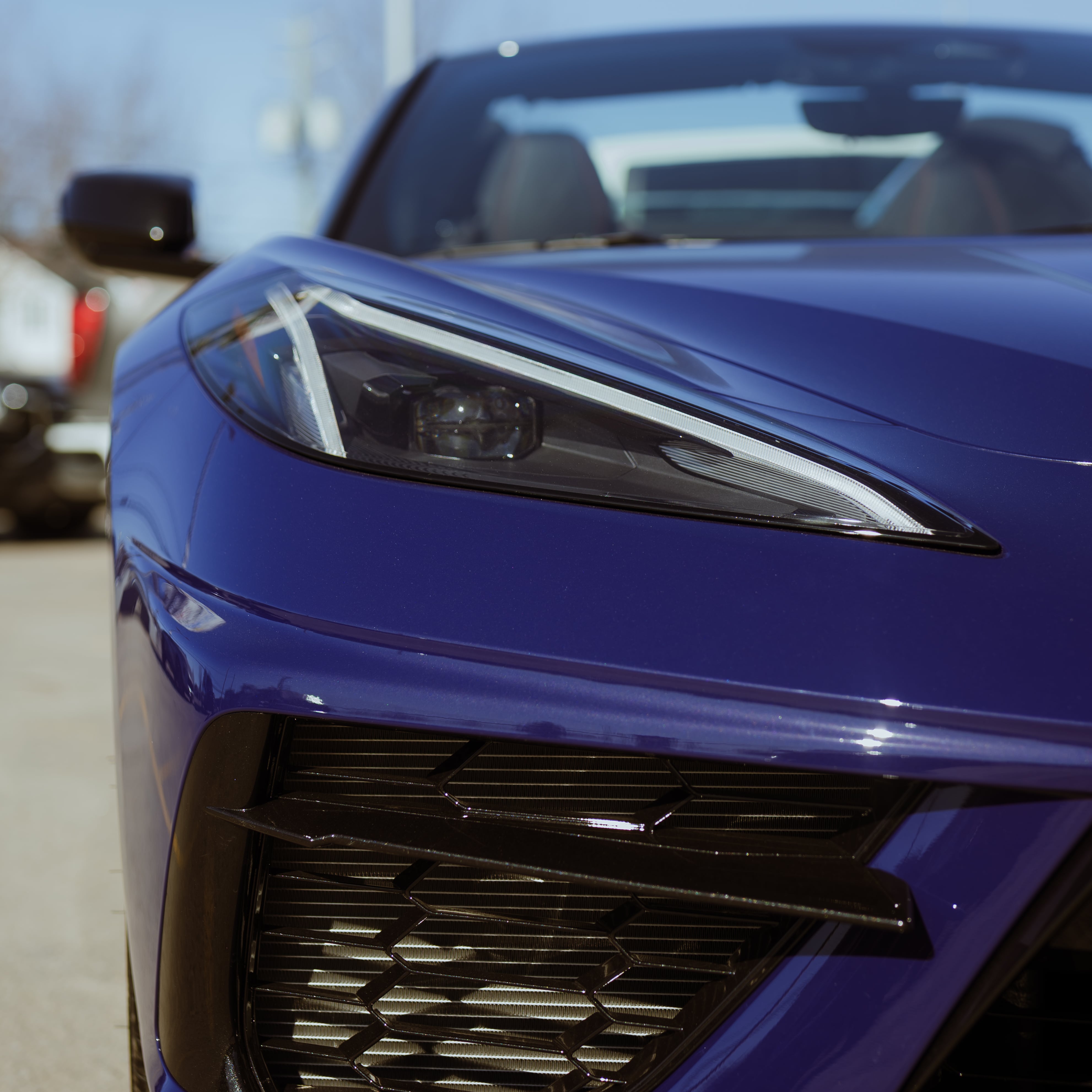 face blue corvette left