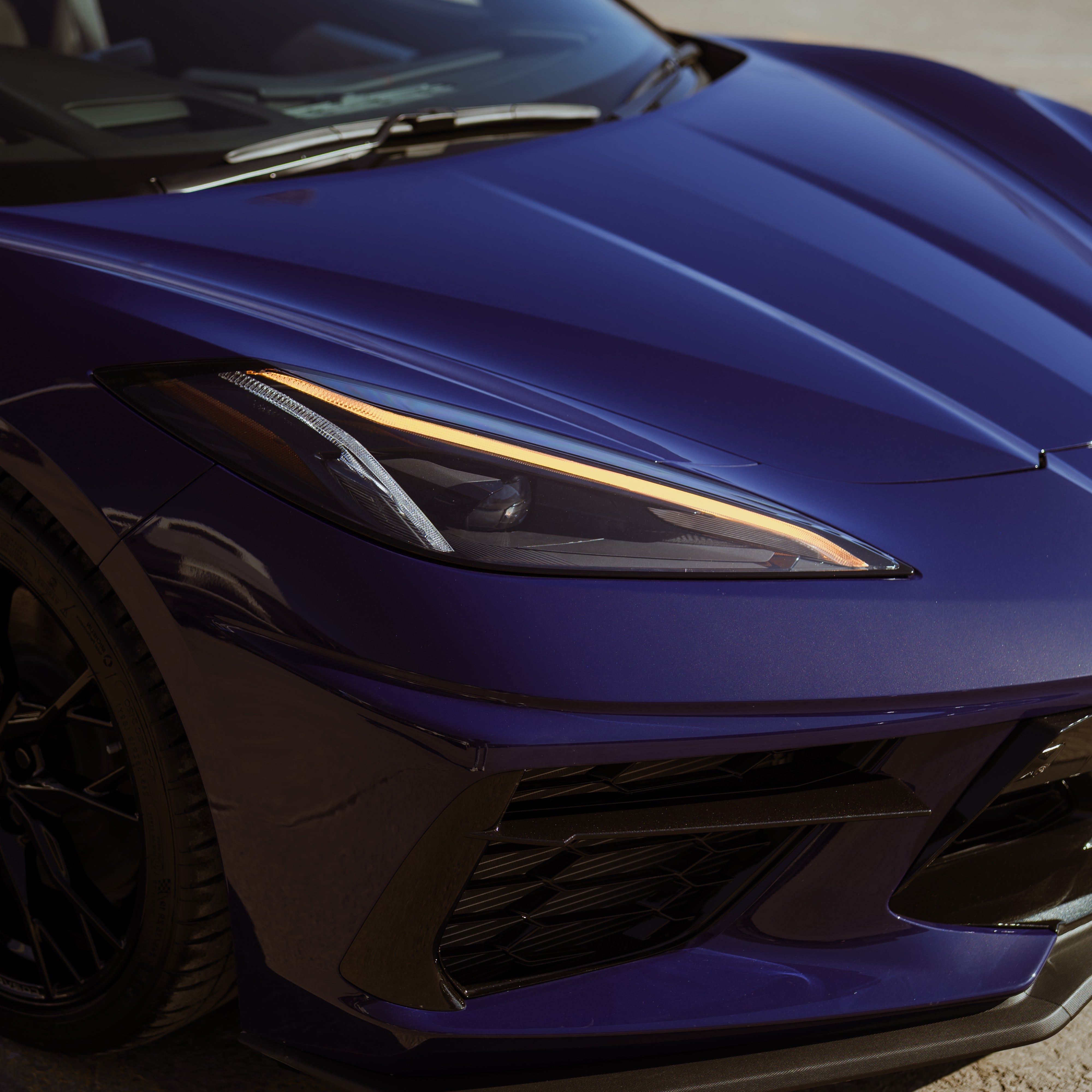 face blue corvette right